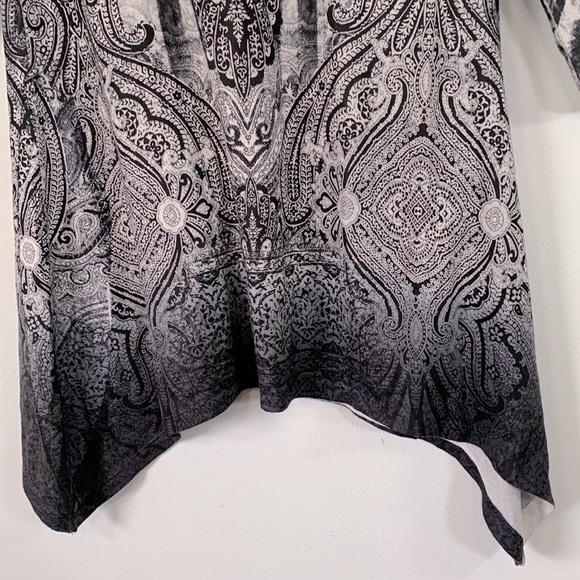 World Unity Star Ace Embellished Women’s Size M Black White Paisley Tunic Top - Picture 3 of 13